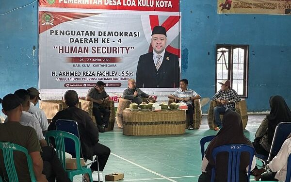 Penguatan Demokrasi, Reza Fachlevi Ajak Warga Desa Loa Kulu Kota Pahami Human Security